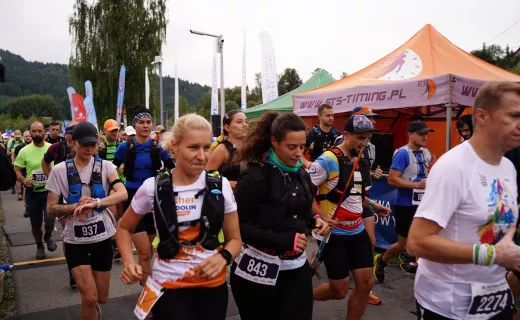 23 kilometry po górach. Zawodnicy pełni uśmiechów ruszyli na trasę [ZDJĘCIA] - 40